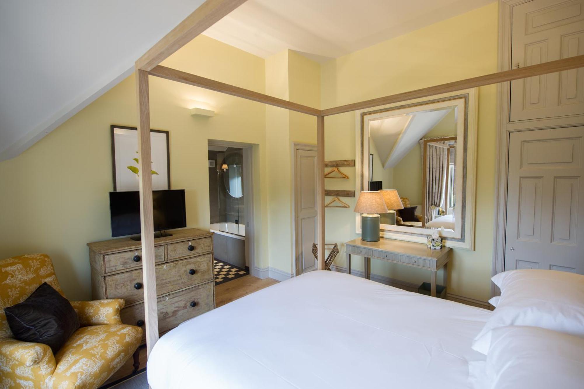 Small Double Room,1554470038:JPEG